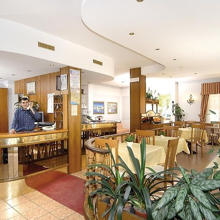 Albergo Savoia Ospedaletti Luaran gambar